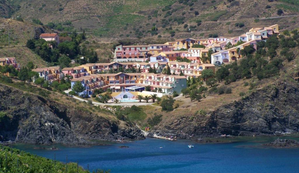 Lagrange Grand Bleu Vacances - Residence Le Village Des Aloes Cerbère Buitenkant foto